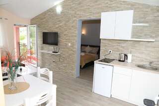Апартаменты Green Field Apartments Вирпазар Апартаменты с балконом-3