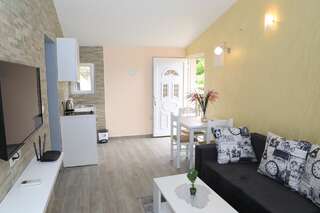 Апартаменты Green Field Apartments Вирпазар Апартаменты с балконом-4